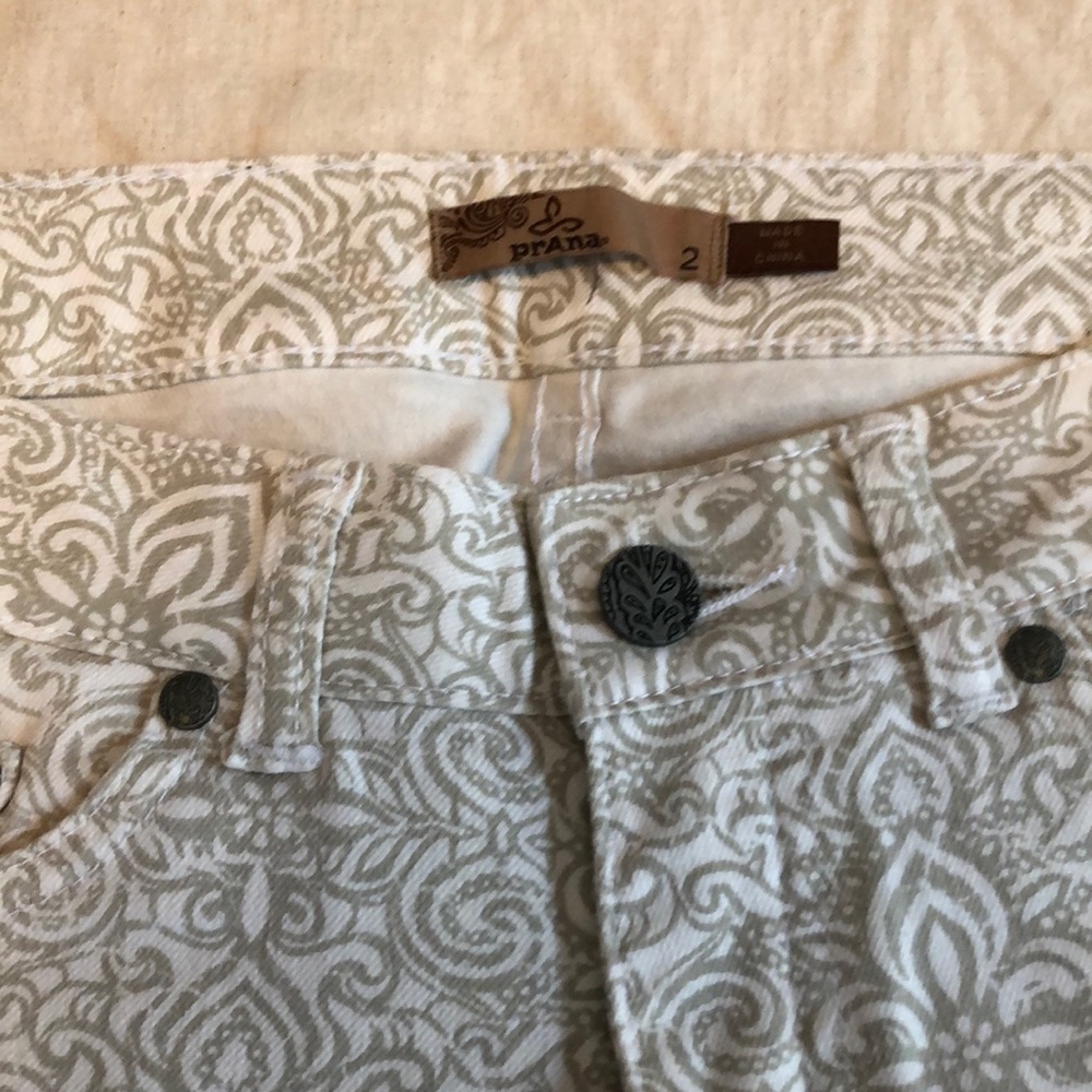 Prana patterned stretchy jeans - white and tan - size 2